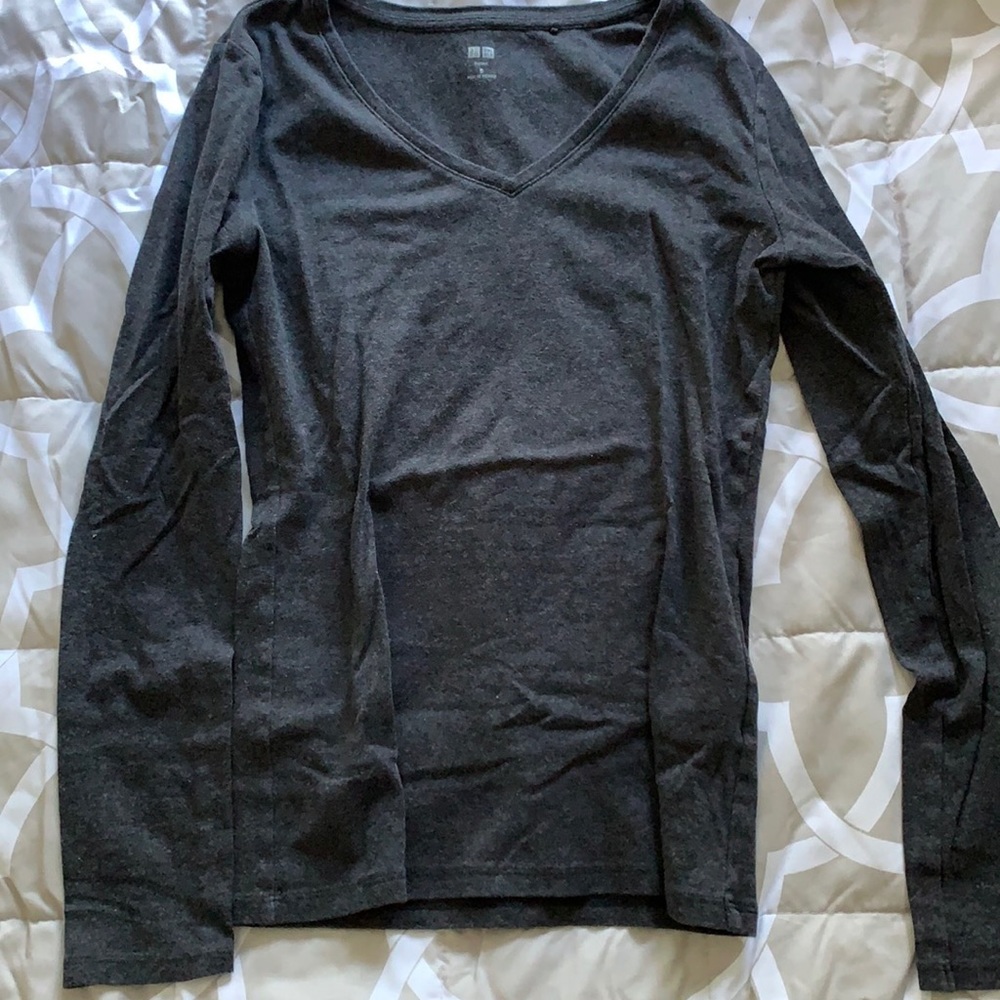 Uniqlo women’s v neck long sleeve tee